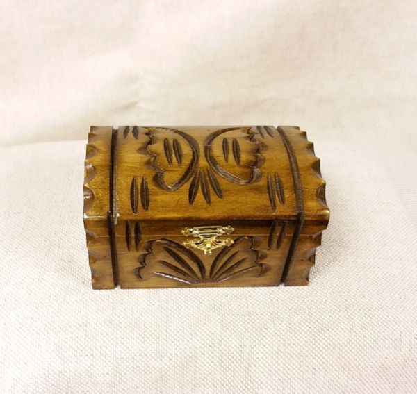 Carved Chest - Line Motif - 1
