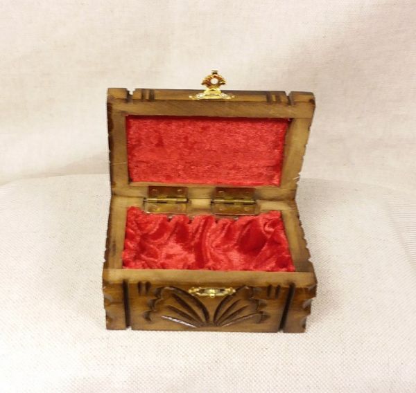 Carved Chest - Line Motif - 2